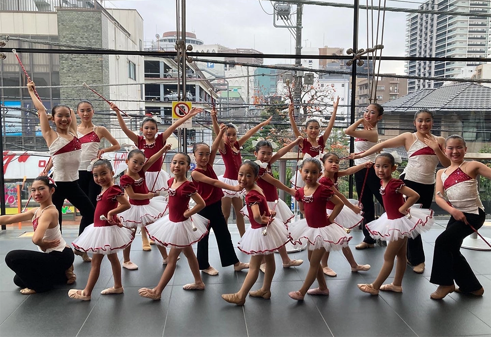 Dream Baton Twirlersのメンバーの集合写真