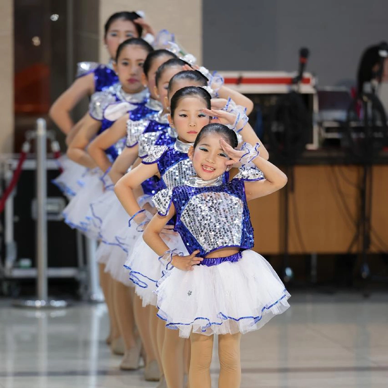 Dream Baton Twirlersのメンバーの集合写真
