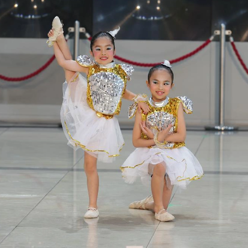 Dream Baton Twirlersのメンバーの集合写真