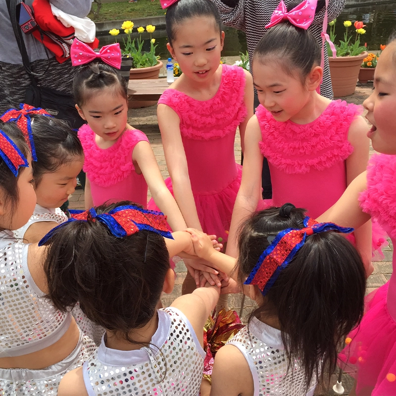 Dream Baton Twirlersのメンバーの集合写真